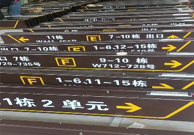 理塘广告标识中，常见的几种安装方式。