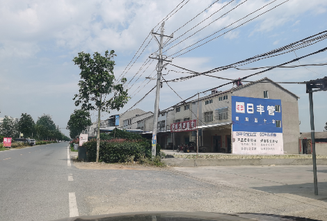 理塘如何能保证墙体广告的醒目性？